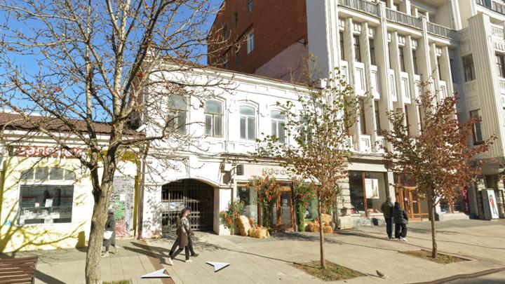 В Саратове реконструируют горевший дом рядом с гостиницей «Волга» В Саратове реконструируют горевший дом рядом с гостиницей «Волга»