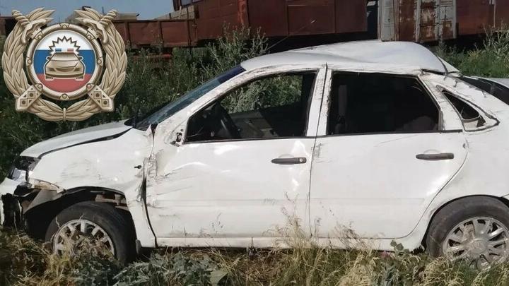 Под Пугачевом "Гранта" съехала в кювет, пострадала 20-летняя водитель