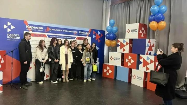 Более 14,5 тысячи жителей Саратовской области приняли участие в ярмарке вакансий Более 14,5 тысячи жителей Саратовской области приняли участие в ярмарке вакансий
