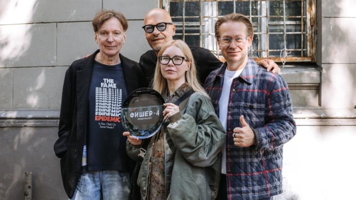 Юлия Снигирь передала эстафету мужу: главную роль в продолжении франшизы «Фишер» сыграет Евгений Цыганов Юлия Снигирь передала эстафету мужу: главную роль в продолжении франшизы «Фишер» сыграет Евгений Цыганов