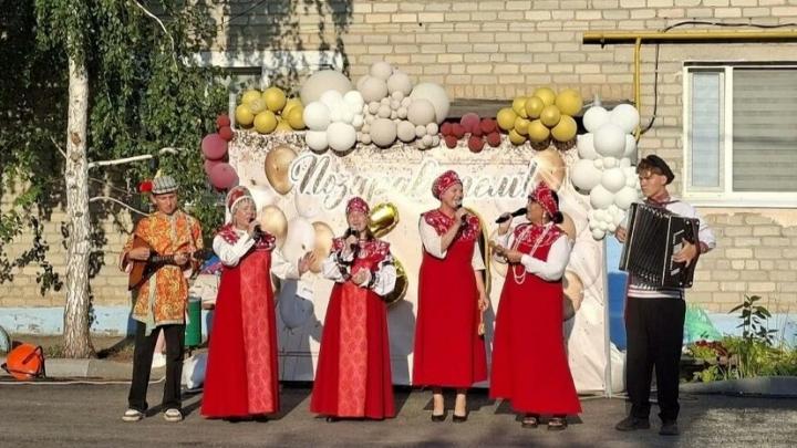 В Шумейке под Энгельсом отметили 60-летие поселка Ударник В Шумейке под Энгельсом отметили 60-летие поселка Ударник