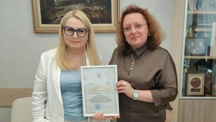 Главным врачам двух саратовских клиник вручили благодарности федерального министра здравоохранения Главным врачам двух саратовских клиник вручили благодарности федерального министра здравоохранения