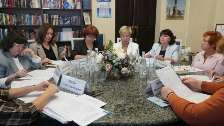 Министерство культуры Саратовской области объявит имена 30 педагогов, получающих денежные премии