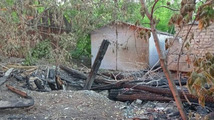 17 пожаров за сутки: в Саратове тушили гараж и сараи
