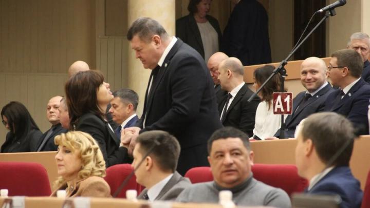 Саратовские депутаты предложили сократить пенсионные надбавки и увеличить срок работы для получения выплат Саратовские депутаты предложили сократить пенсионные надбавки и увеличить срок работы для получения выплат