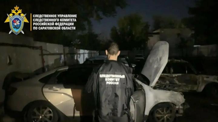 На Рижской улице в Саратове сгорел автомобиль с мужчиной внутри На Рижской улице в Саратове сгорел автомобиль с мужчиной внутри