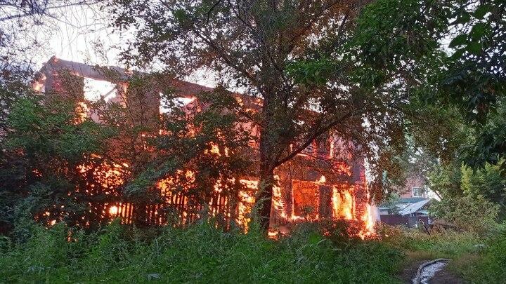 В Саратовской области за сутки потушили 22 пожара: горели бани, дома и автомобили В Саратовской области за сутки потушили 22 пожара: горели бани, дома и автомобили
