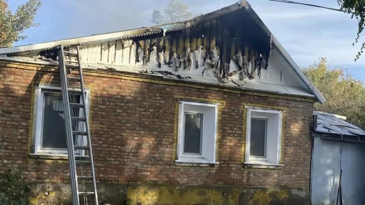 На крупном пожаре в Саратовской области спаслись женщина и ребенок На крупном пожаре в Саратовской области спаслись женщина и ребенок
