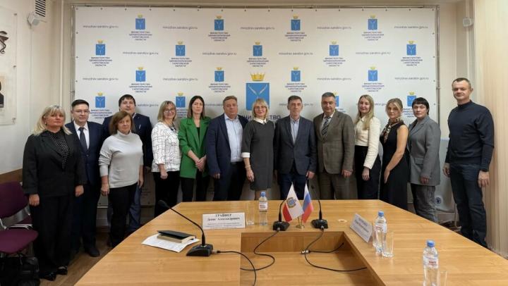 Петербургские эксперты оценили работу перинатальных центров и детской больницы в Саратове и Энгельсе Петербургские эксперты оценили работу перинатальных центров и детской больницы в Саратове и Энгельсе