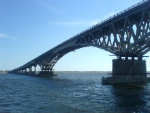 Ремонтируемый мост "Саратов-Энгельс" снова закроют для общественного транспорта