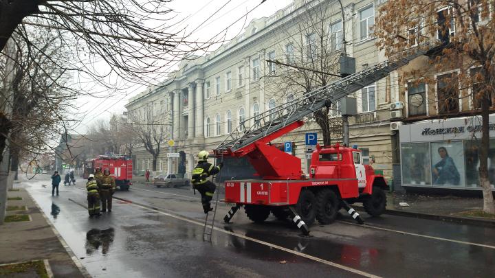 При тушении пожара в гостинице «Россия» пострадала поликлиника №7