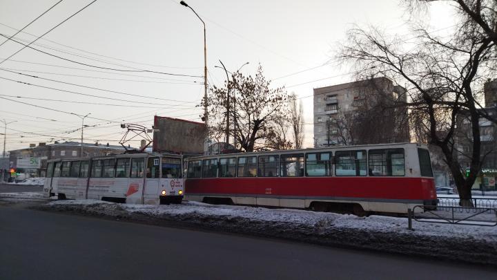 В Саратове запущен трамвай №7, маршрут №5 еще в снежном плену