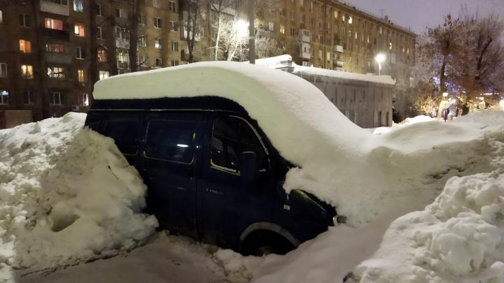 В Саратове для очистки от снега перекроют четыре улицы 