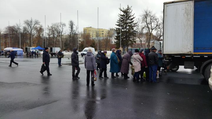 На ярмарке в Саратове исчезла очередь за сахаром по 70 рублей 