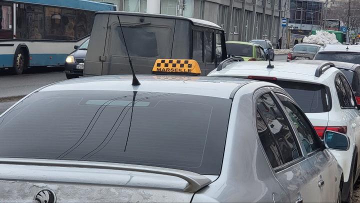Таксист из Саратова предстанет перед судом за разбой в отношении несовершеннолетней