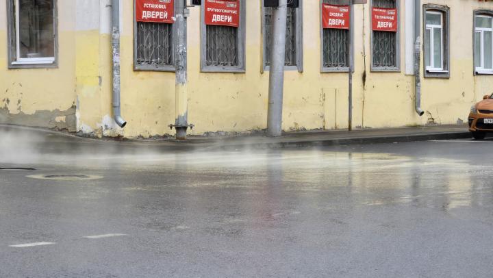 Балаково остался без горячей воды из-за повреждения теплотрассы