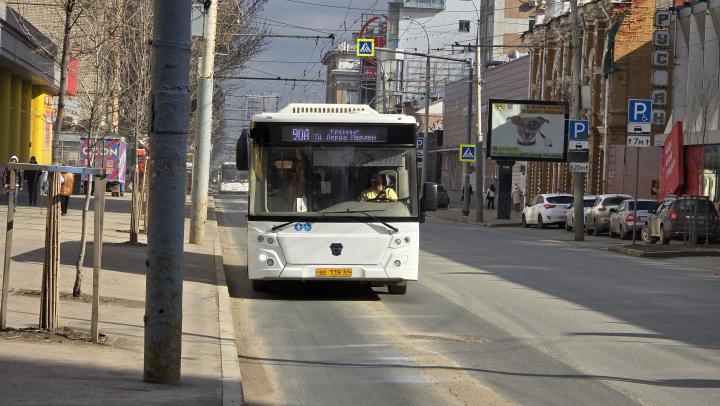 Голая женщина попыталась угнать автобус в Саратове