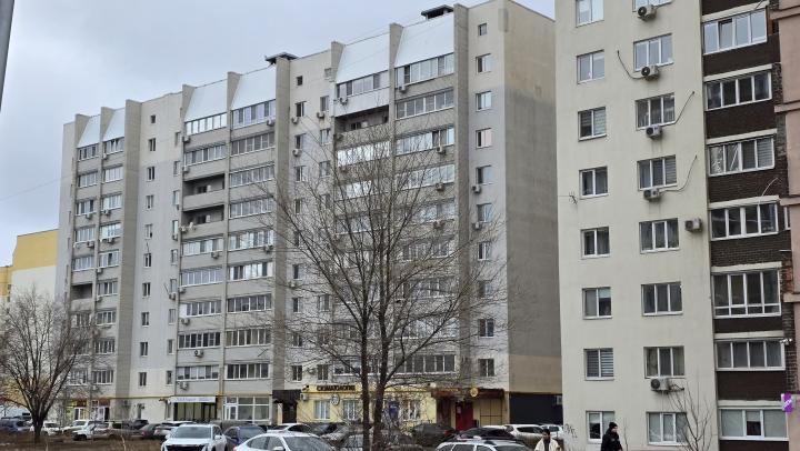 В Энгельсе 17-летняя девушка погибла при падении с 10 этажа