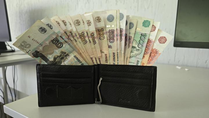 В Балакове приставы заставили работодателя выплатить 245 тысяч рублей долга по зарплате