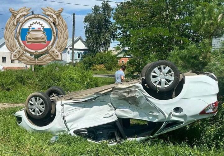 В Балакове после столкновения перевернулась «Лада»: пострадали три человека