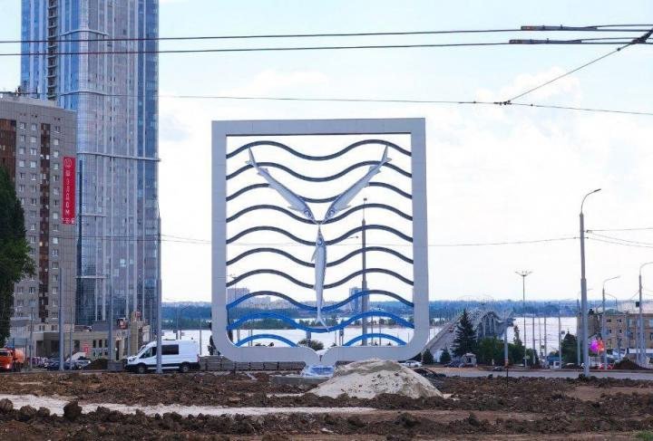 На въезде в Саратов установили новый герб города