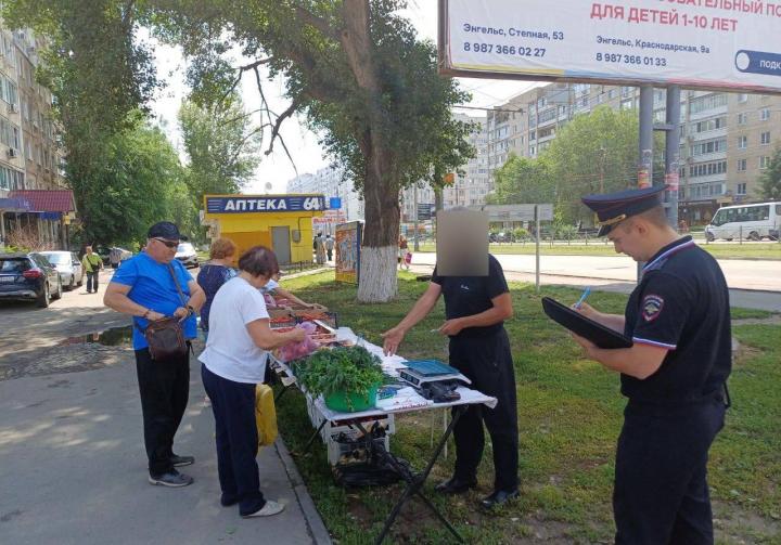 В Энгельсе арестовали нарушителя за несанкционированную торговлю