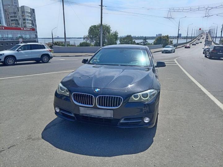 Приставы арестовали BMW саратовца, накопившего штрафов на 240 тысяч рублей