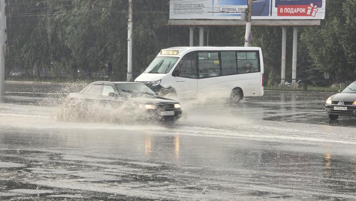 Грозовой фронт надвигается: в Саратове ожидаются дожди и порывистый ветер 
