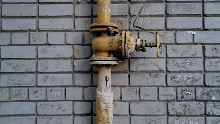 Саратовские коммунальщики проверили газопровод в проблемном доме после взрыва на Блинова 