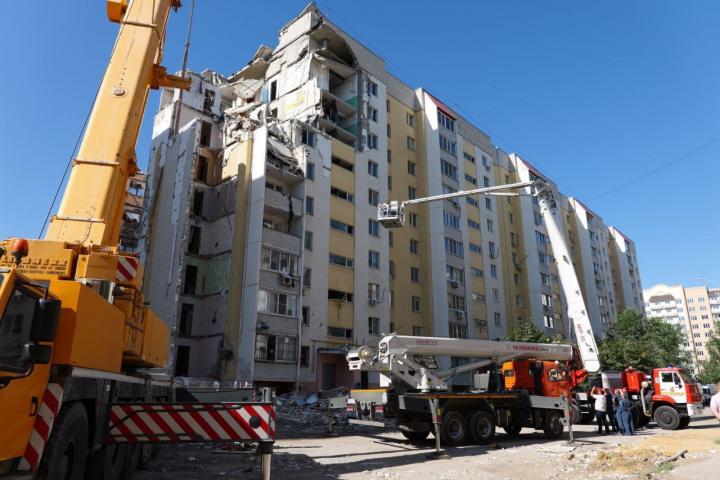 В Саратове продолжается ликвидация последствий обрушения дома на Блинова: ночью вывезли более 2000 кубометров завалов