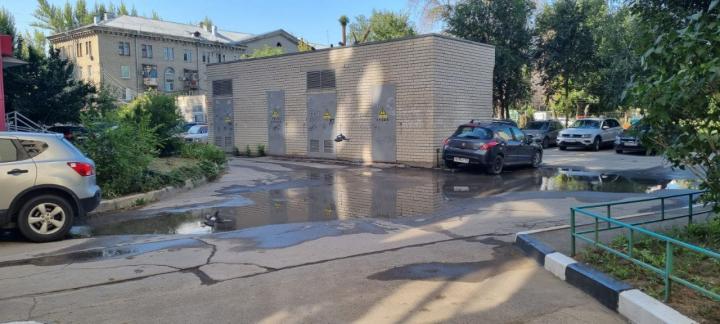 Новая угроза: в Заводском районе Саратова вода заливает трансформаторную будку
