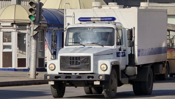 «Ваш внук попал в ДТП»: в Саратове раскрыта серия жестоких обманов пенсионеров с участием курьеров из мессенджеров  