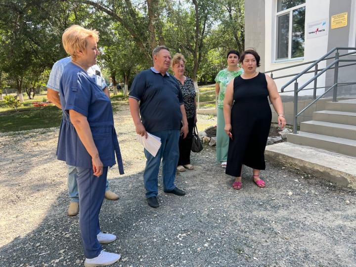 Панков: по проекту Володина в Озинском районе отремонтируют территории школ и детсадов