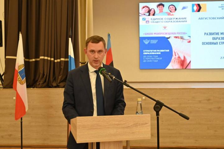 В Энгельсе готовятся к новому учебному году: в школы и детсады придут более 40 тысяч детей