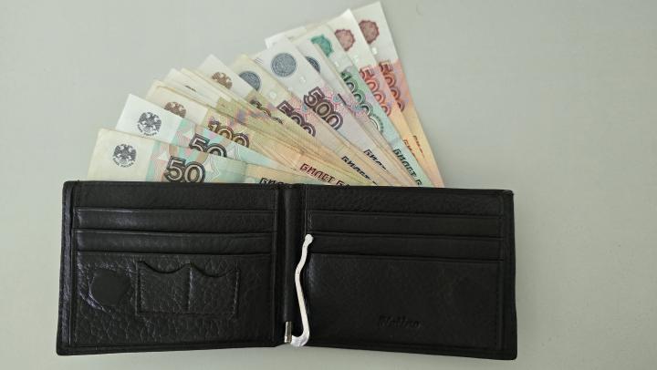 Саратовцам могут поднять МРОТ до 27 тысяч рублей