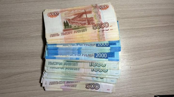 В Энгельсе приставы взыскали полмиллиона рублей долгов по зарплате для юриста компании