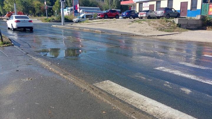 У саратовской поликлиники прорвало канализацию