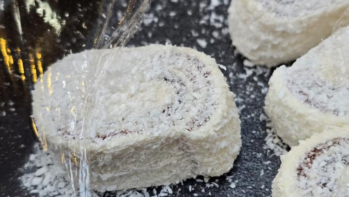 Директора саратовского супермаркета наказали за продажу просроченных товаров