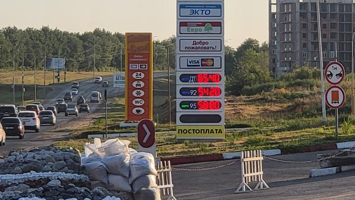 Цена АИ-95 в Саратове приблизилась к 80 рублям за литр