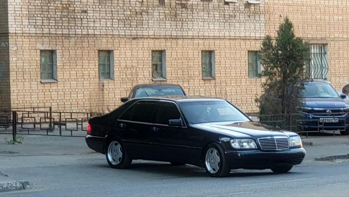 В Саратове приставы добились возврата 407 тысяч рублей за проблемный Mercedes-Benz