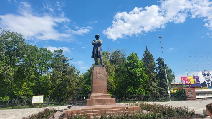 В Саратове отпразднуют День туризма с балом, ярмаркой и концертами