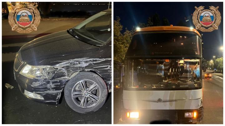 В Саратове столкнулись автобус и иномарка: есть пострадавшие