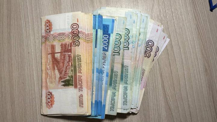 Бывший полицейский из Вольска предстанет перед судом за взятку в 200 тысяч рублей