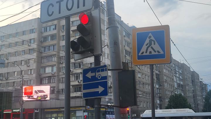 В центре Саратова временно отключат светофор на пересечении Соколовой и Университетской