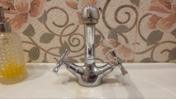 Почти весь Саратов остался без холодной воды