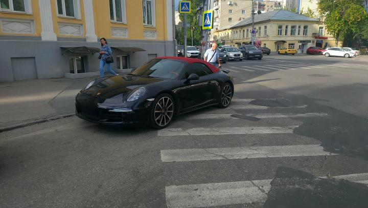 За выходные в Саратовской области выявили более 400 любителей незаконной тонировки