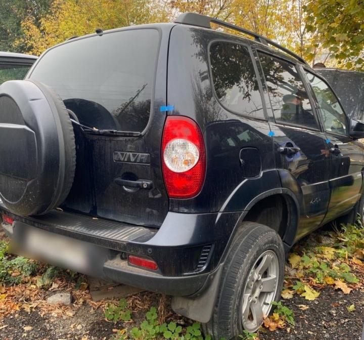 В Саратове приставы помогли вернуть владельцу Chevrolet Niva, «застрявшую» в автосалоне