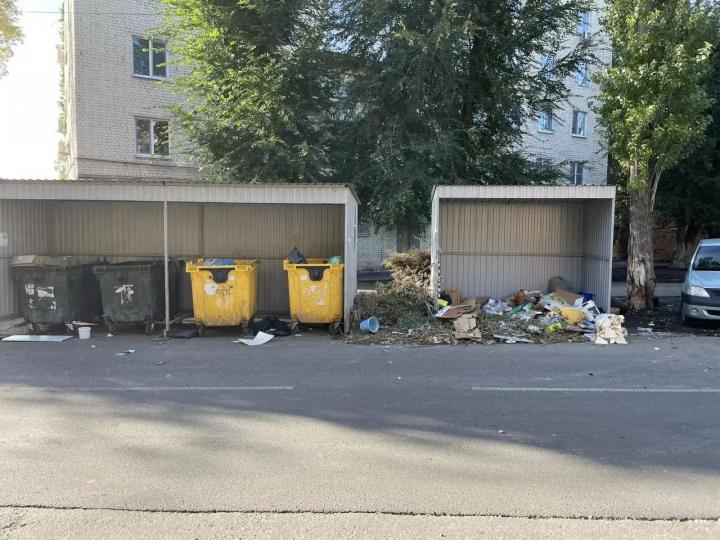 В Саратове возбуждены административные дела за нарушения при содержании площадок для мусора
