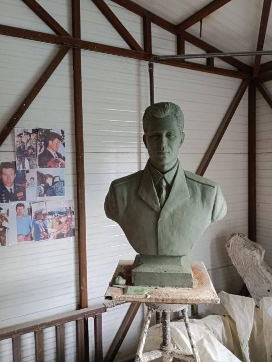 В школе «Патриот» установят бюст Героя России Юрия Дейнеко