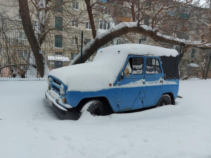 В Саратове вводят ограничения на стоянку машин для работы снегоуборочной техники